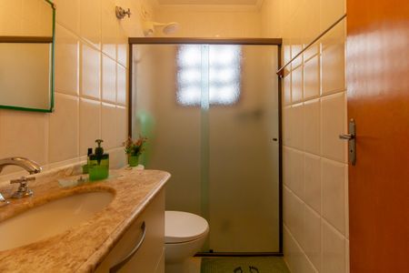 Casa à venda com 300m², 6 quartos e 3 vagas Casa à venda com 300m², 6 quartos e 3 vagasBanheiro