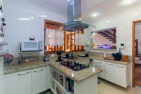 Casa à venda com 300m², 6 quartos e 3 vagas Casa à venda com 300m², 6 quartos e 3 vagasCozinha