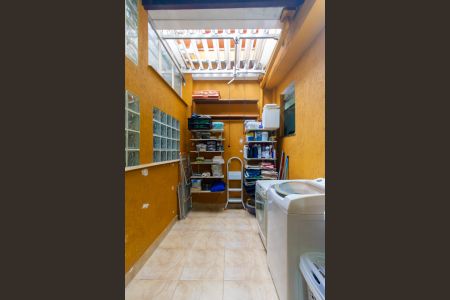 Casa à venda com 300m², 6 quartos e 3 vagas Casa à venda com 300m², 6 quartos e 3 vagasCasa 2 - Área de Serviço