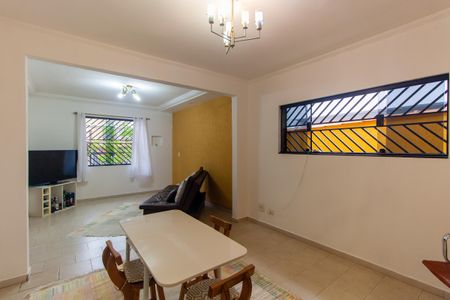 Casa à venda com 300m², 6 quartos e 3 vagas Casa à venda com 300m², 6 quartos e 3 vagasCasa 2 - Sala