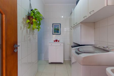 Casa à venda com 300m², 6 quartos e 3 vagas Casa à venda com 300m², 6 quartos e 3 vagasÁrea de Serviço