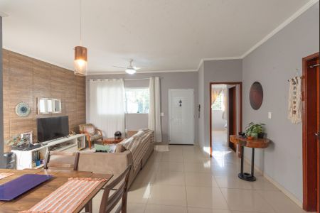 Casa à venda com 99m², 3 quartos e 2 vagas Casa à venda com 99m², 3 quartos e 2 vagasSala