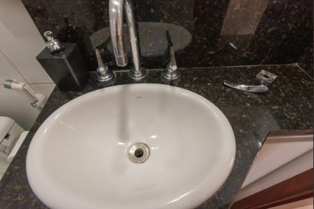 Casa à venda com 99m², 3 quartos e 2 vagas Casa à venda com 99m², 3 quartos e 2 vagasBanheiro Social