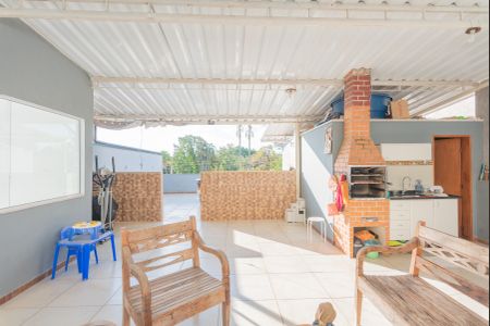 Casa à venda com 99m², 3 quartos e 2 vagas Casa à venda com 99m², 3 quartos e 2 vagasTerraço