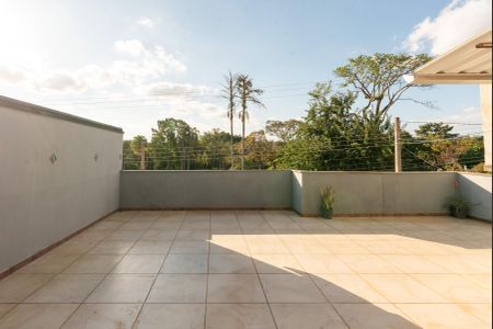 Casa à venda com 99m², 3 quartos e 2 vagas Casa à venda com 99m², 3 quartos e 2 vagasTerraço