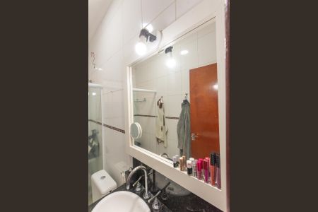 Casa à venda com 99m², 3 quartos e 2 vagas Casa à venda com 99m², 3 quartos e 2 vagasBanheiro Social