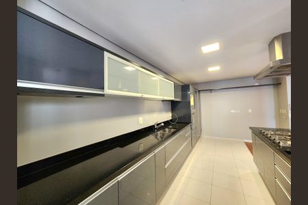 Apartamento para alugar com 240m², 3 quartos e 2 vagasCozinha