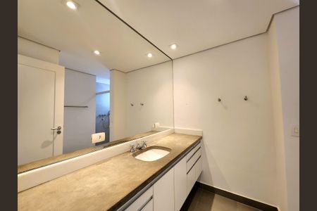 Apartamento para alugar com 240m², 3 quartos e 2 vagasBanheiro da Suíte