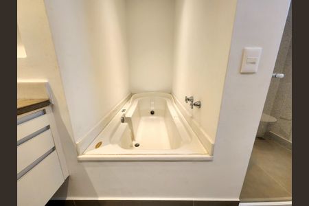 Apartamento para alugar com 240m², 3 quartos e 2 vagasBanheiro Social