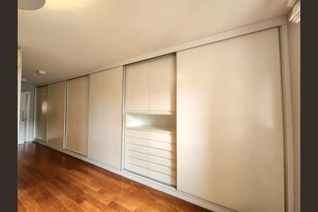 Apartamento para alugar com 240m², 3 quartos e 2 vagasSuíte