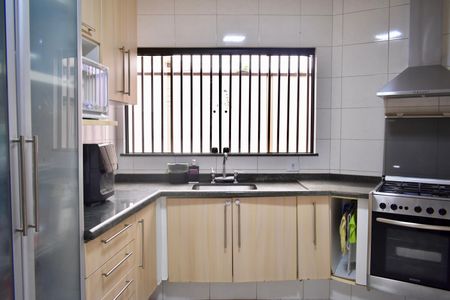Casa à venda com 211m², 3 quartos e 4 vagas Casa à venda com 211m², 3 quartos e 4 vagasCozinha