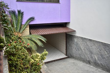 Casa à venda com 211m², 3 quartos e 4 vagas Casa à venda com 211m², 3 quartos e 4 vagasÁrea externa