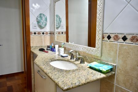 Casa à venda com 211m², 3 quartos e 4 vagas Casa à venda com 211m², 3 quartos e 4 vagasBanheiro Social