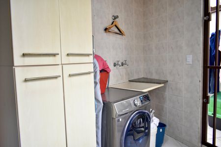 Casa à venda com 211m², 3 quartos e 4 vagas Casa à venda com 211m², 3 quartos e 4 vagasÁrea de Serviço