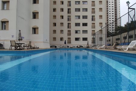 Apartamento à venda com 80m², 2 quartos e sem vagaÁrea Comum - Piscina