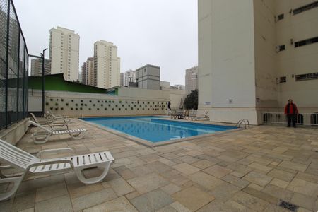Apartamento à venda com 80m², 2 quartos e sem vagaÁrea Comum - Piscina