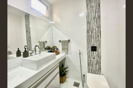 Apartamento à venda com 100m², 3 quartos e 1 vaga Apartamento à venda com 100m², 3 quartos e 1 vagaBanheiro social