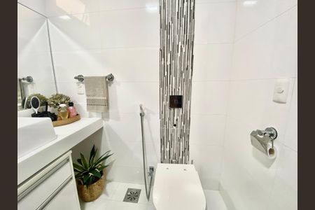 Apartamento à venda com 100m², 3 quartos e 1 vaga Apartamento à venda com 100m², 3 quartos e 1 vagaBanheiro social