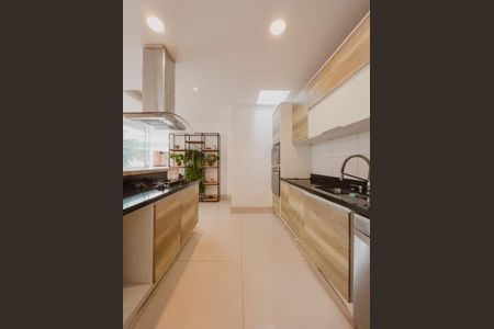 Casa à venda com 630m², 4 quartos e 4 vagas