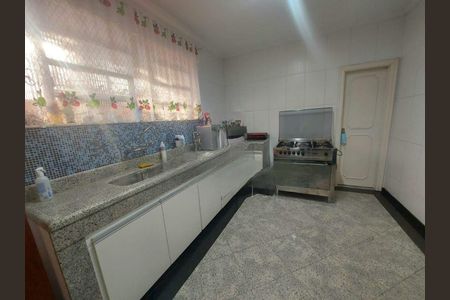 Casa à venda com 437m², 5 quartos e 4 vagas