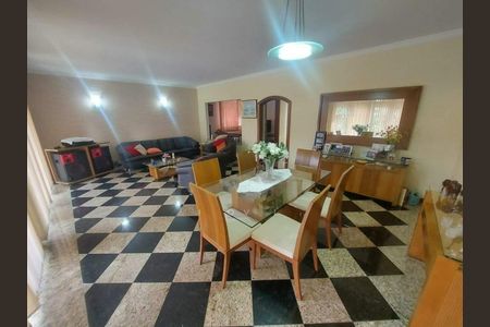 Casa à venda com 437m², 5 quartos e 4 vagas