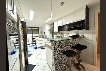 Apartamento à venda com 320m², 5 quartos e 2 vagas