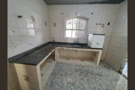 Casa à venda com 286m², 4 quartos e 2 vagas