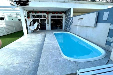 Casa à venda com 172m², 3 quartos e 2 vagas