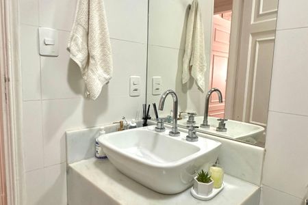 Apartamento à venda com 220m², 4 quartos e 1 vagaBanheiro Social