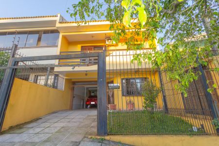 Casa à venda com 183m², 3 quartos e 2 vagas Casa à venda com 183m², 3 quartos e 2 vagasFachada
