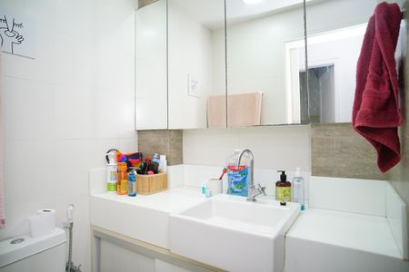 Apartamento à venda com 76m², 2 quartos e sem vaga Apartamento à venda com 76m², 2 quartos e sem vagaBanheiro