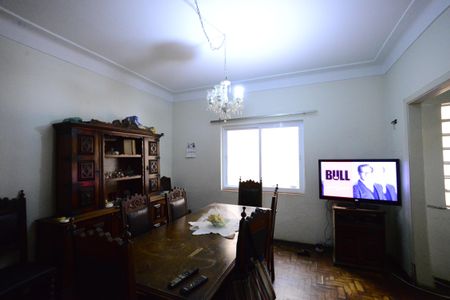 Casa à venda com 392m², 3 quartos e 3 vagasSala