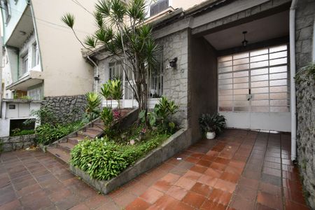 Casa à venda com 392m², 3 quartos e 3 vagasFachada
