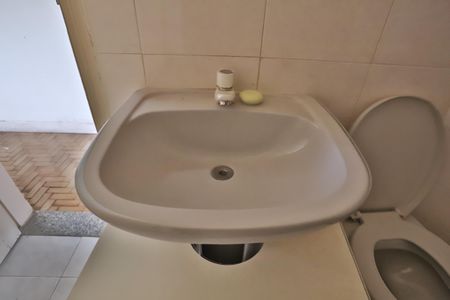 Casa à venda com 90m², 2 quartos e 1 vaga Casa à venda com 90m², 2 quartos e 1 vagaBanheiro