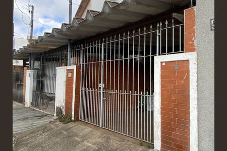 Casa à venda com 90m², 2 quartos e 1 vaga Casa à venda com 90m², 2 quartos e 1 vagaFachada