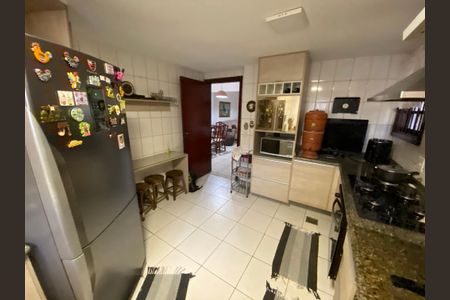 Casa à venda com 280m², 3 quartos e 2 vagas Casa à venda com 280m², 3 quartos e 2 vagasCozinha