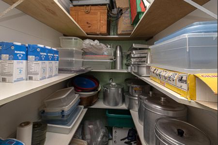 Casa à venda com 210m², 6 quartos e 2 vagas Casa à venda com 210m², 6 quartos e 2 vagasDespensa