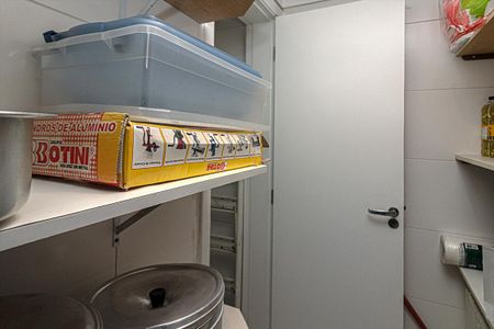 Casa à venda com 210m², 6 quartos e 2 vagas Casa à venda com 210m², 6 quartos e 2 vagasDespensa