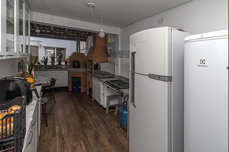 Casa à venda com 210m², 6 quartos e 2 vagas Casa à venda com 210m², 6 quartos e 2 vagasEspaço Gourmet