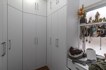 Casa à venda com 210m², 6 quartos e 2 vagas Casa à venda com 210m², 6 quartos e 2 vagasCloset da Suíte 3