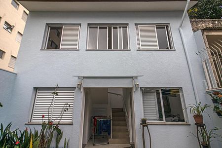 Casa à venda com 210m², 6 quartos e 2 vagas Casa à venda com 210m², 6 quartos e 2 vagasQuintal