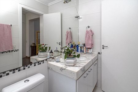 Casa à venda com 210m², 6 quartos e 2 vagas Casa à venda com 210m², 6 quartos e 2 vagasBanheiro da Suíte 1