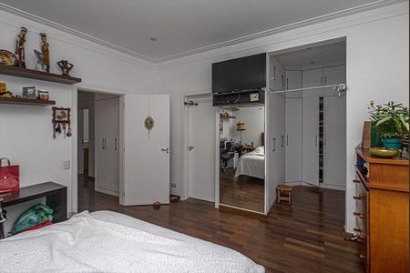 Casa à venda com 210m², 6 quartos e 2 vagas Casa à venda com 210m², 6 quartos e 2 vagasSuíte 3