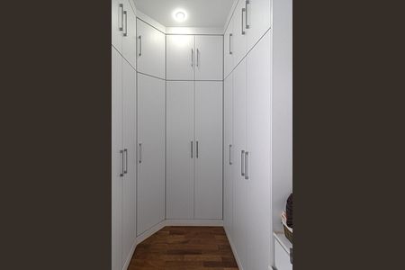 Casa à venda com 210m², 6 quartos e 2 vagas Casa à venda com 210m², 6 quartos e 2 vagasCloset da Suíte 3