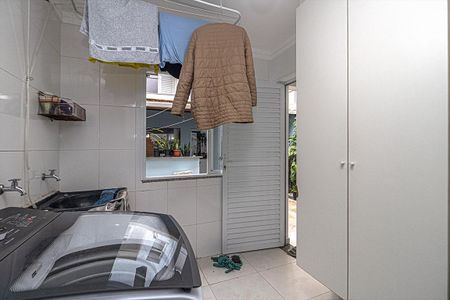 Casa à venda com 210m², 6 quartos e 2 vagas Casa à venda com 210m², 6 quartos e 2 vagasÁrea de Serviço