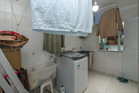 Casa à venda com 210m², 6 quartos e 2 vagas Casa à venda com 210m², 6 quartos e 2 vagasÁrea de Serviço