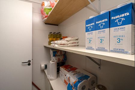 Casa à venda com 210m², 6 quartos e 2 vagas Casa à venda com 210m², 6 quartos e 2 vagasDespensa