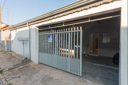 Casa à venda com 118m², 2 quartos e 2 vagas Casa à venda com 118m², 2 quartos e 2 vagasFachada