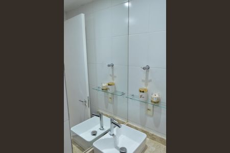 Apartamento à venda com 55m², 2 quartos e 1 vaga Apartamento à venda com 55m², 2 quartos e 1 vagaBanheiro