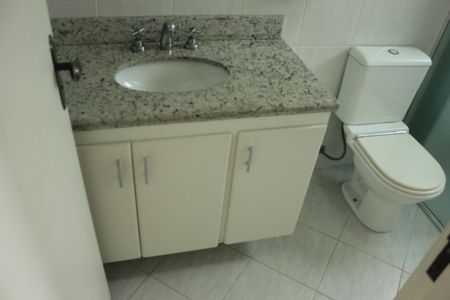 Apartamento à venda com 136m², 3 quartos e 3 vagasBanheiro da Suíte 2